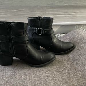 American Eagle booties